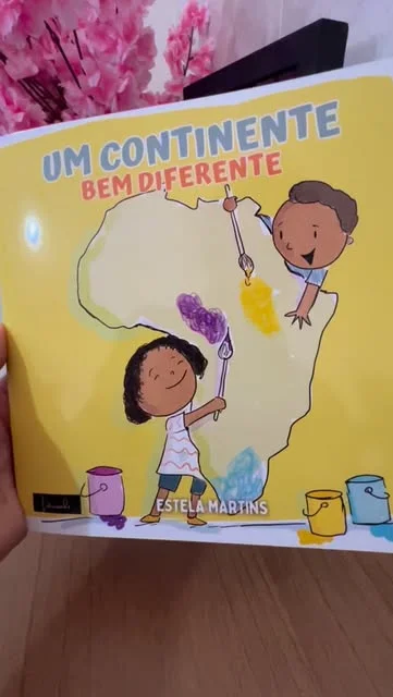 Fotografia real do livro Um Continente Bem Diferente, publicada no Instagram da Literando